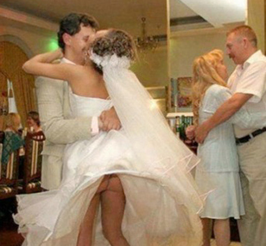 Whoops! Wedding Photos That Make You Say: "Oh My God..."